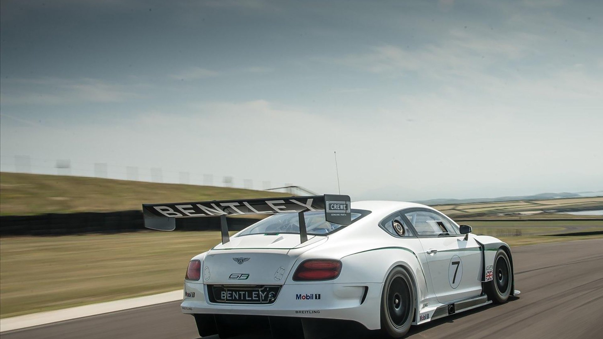 中国男篮全队积极参与战术执行分析，中国男篮最新的道具